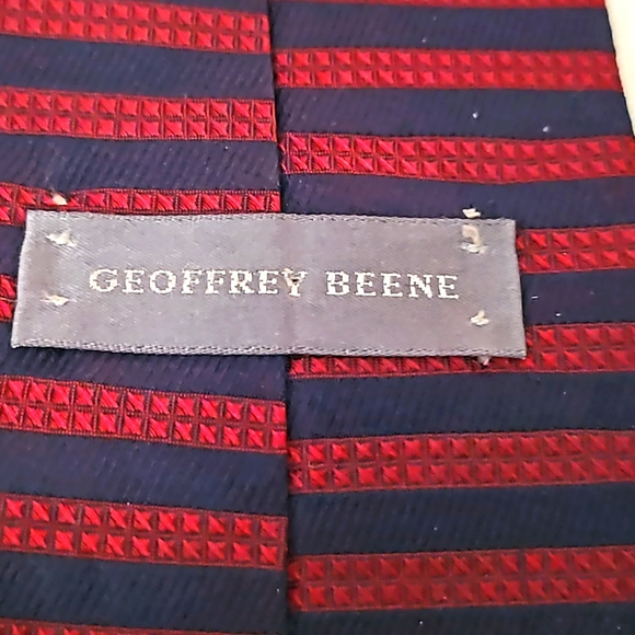 Geoffrey Beene - Blue & Red Striped - Silk Men's Tie - Picture 1 of 4